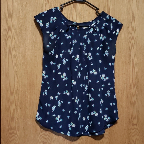 LC Lauren Conrad Tops - Keyhole flutter blouse